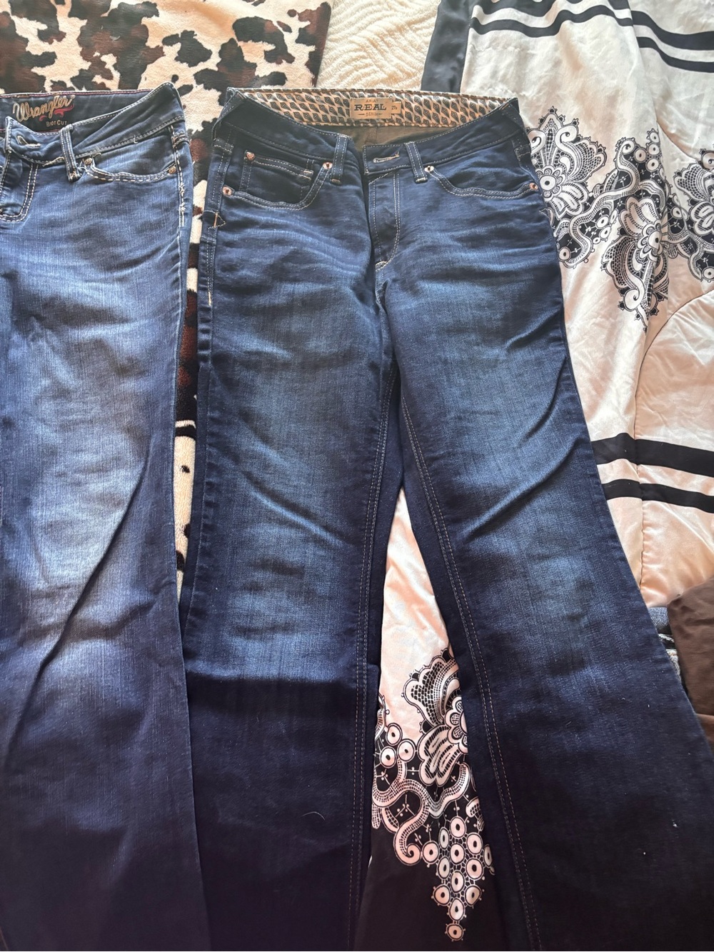 Ariat Women's Boot Cut Jeans in Light Blue and Dark Blue “read discription - Picture 3 of 7